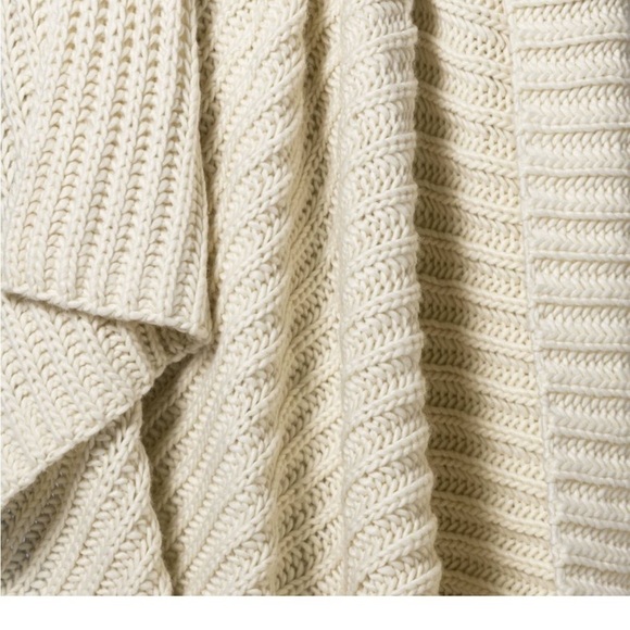 Chunky Knit Reversible Throw Blanket Cream Threshold™ NEW - Picture 2 of 4